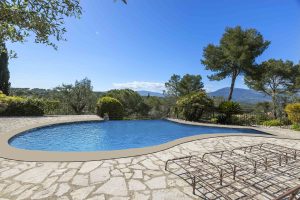 img data-src="realestatephotoediting.jpg" alt="a beautiful outdoor pool after photo retouching"