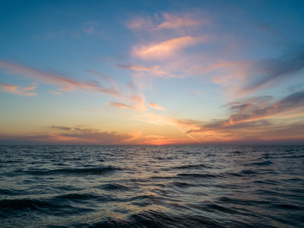 img src="realestatephotoediting.jpg" alt="sunset sky"