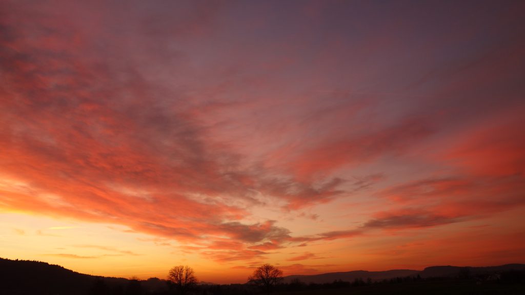 img src="realestatephotoediting.jpg" alt="sunset sky"