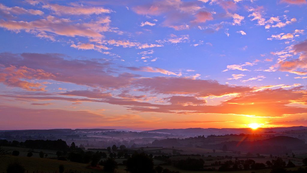 img src="realestatephotoediting.jpg" alt="sunset sky"