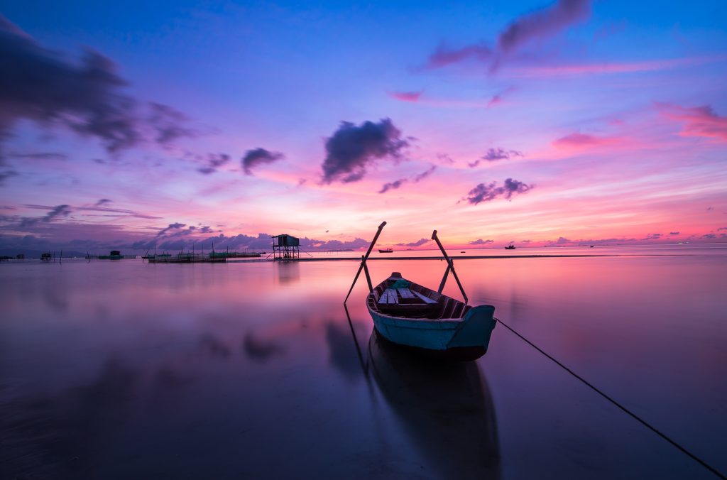 img src="realestatephotoediting.jpg" alt="sunset sky"