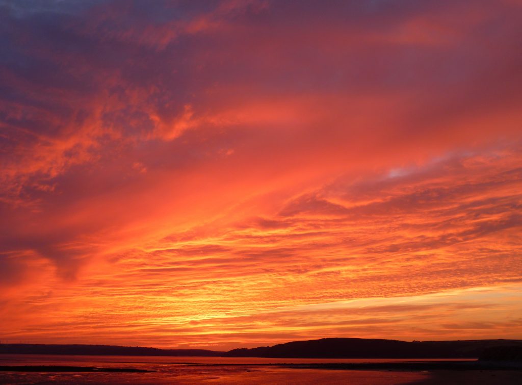 img src="realestatephotoediting.jpg" alt="sunset sky"